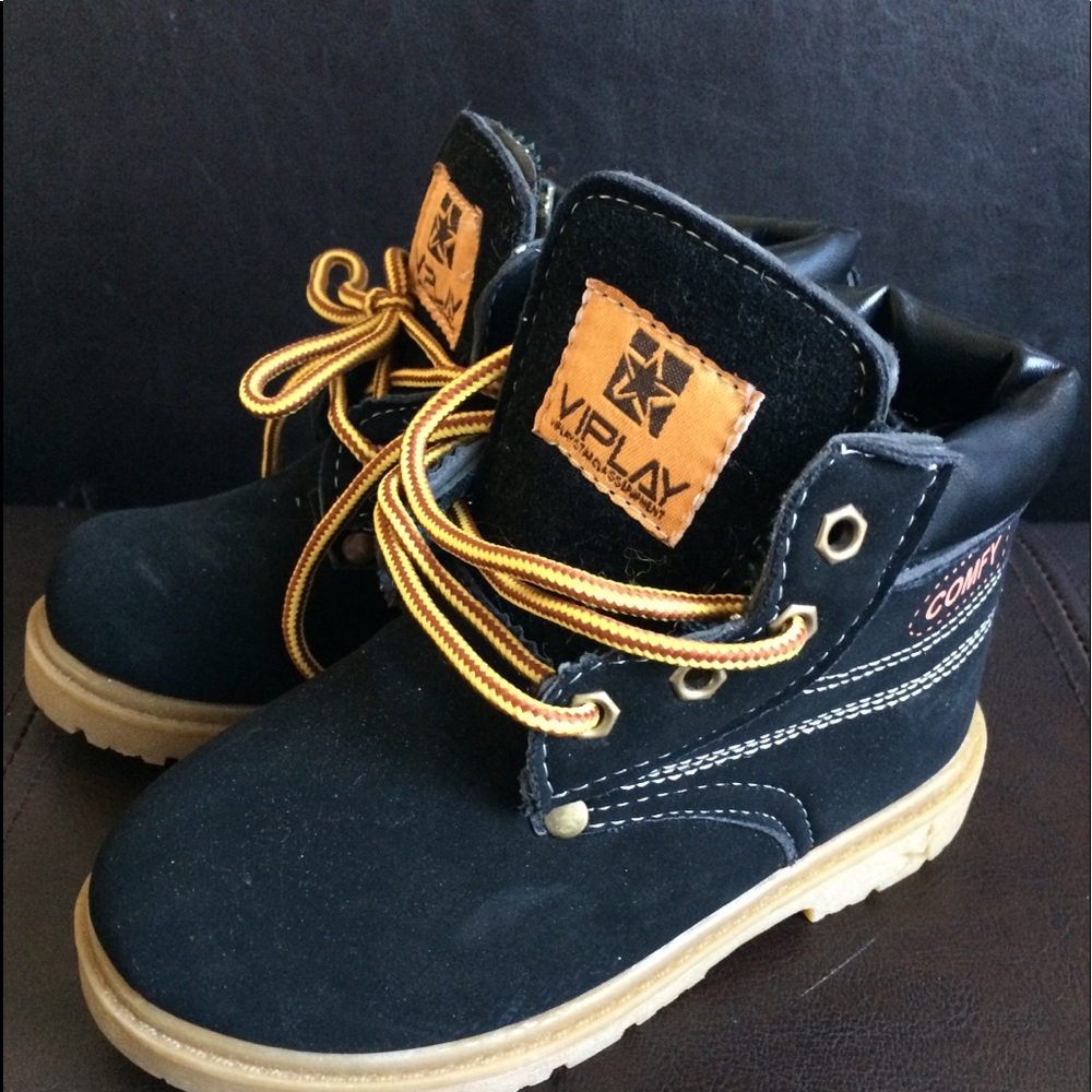 Boys black boots.